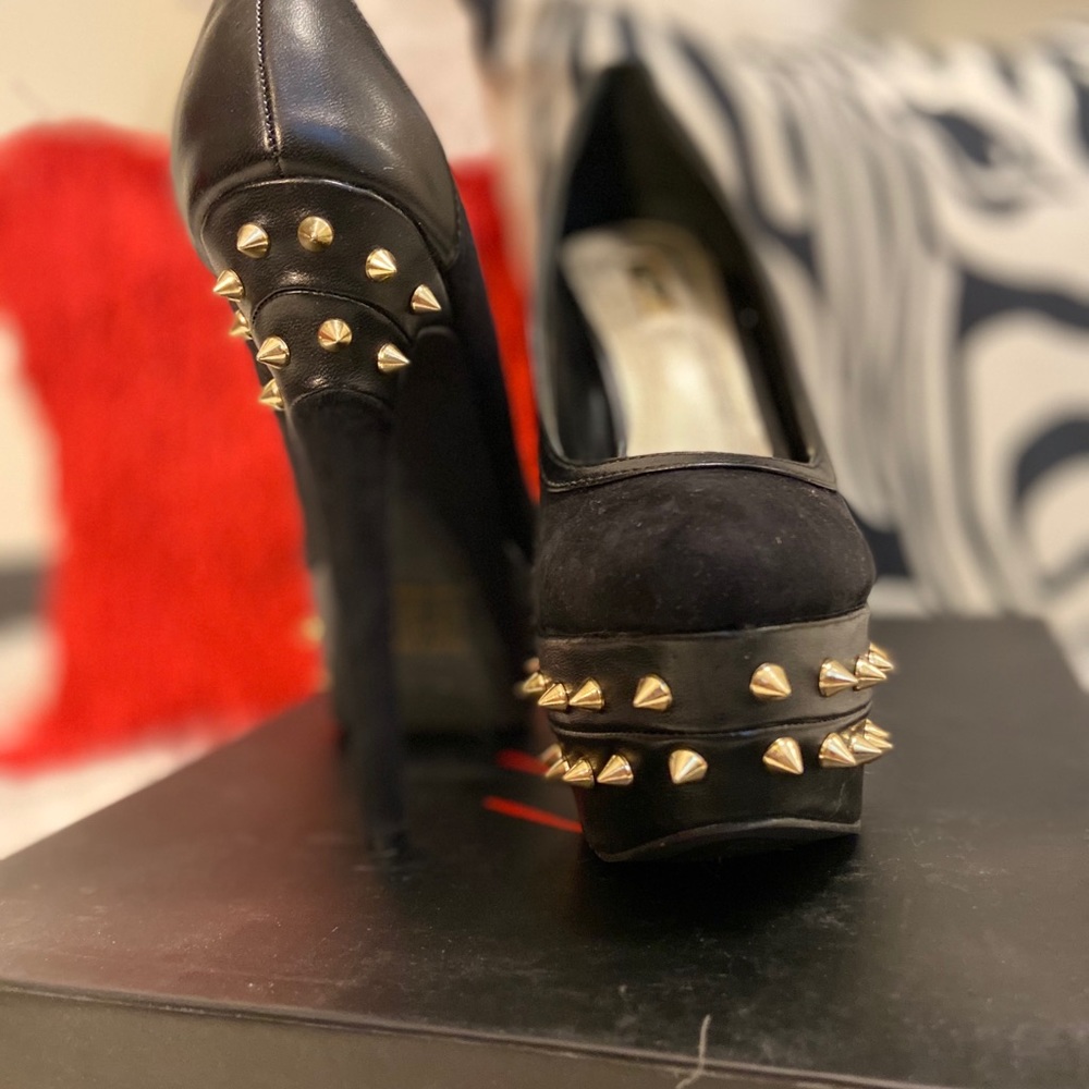 Shoes - Picture 3 of 4